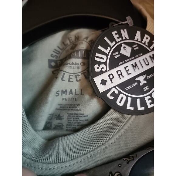 Sullen Art Collective T Shirt One Rose Graphic Pin Up Girl Sea Foam Small A125 - Picture 6 of 6